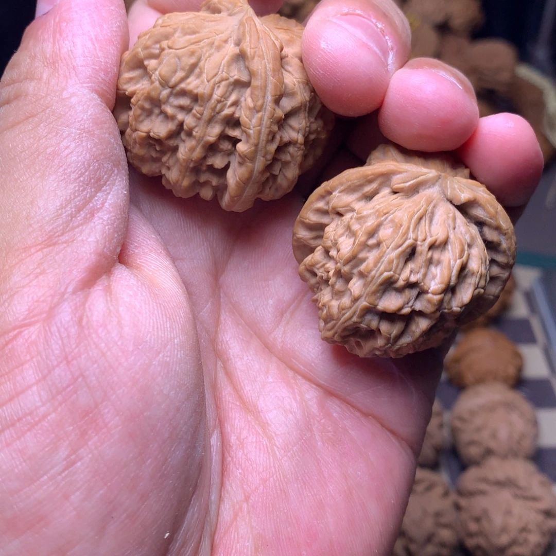 文玩核桃吊坠39-40白狮