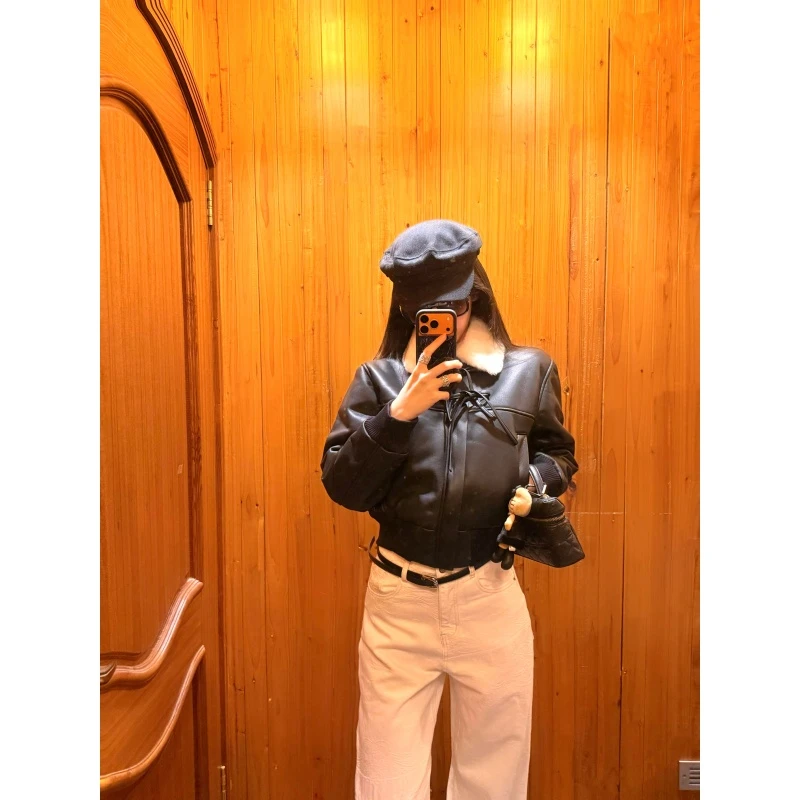 美式复古皮毛一体黑色皮衣外套秋冬季女白色高腰牛仔裤两件套装