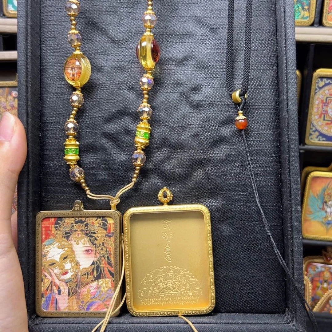 不***谶吊坠美丽的小镇和美丽的小镇都