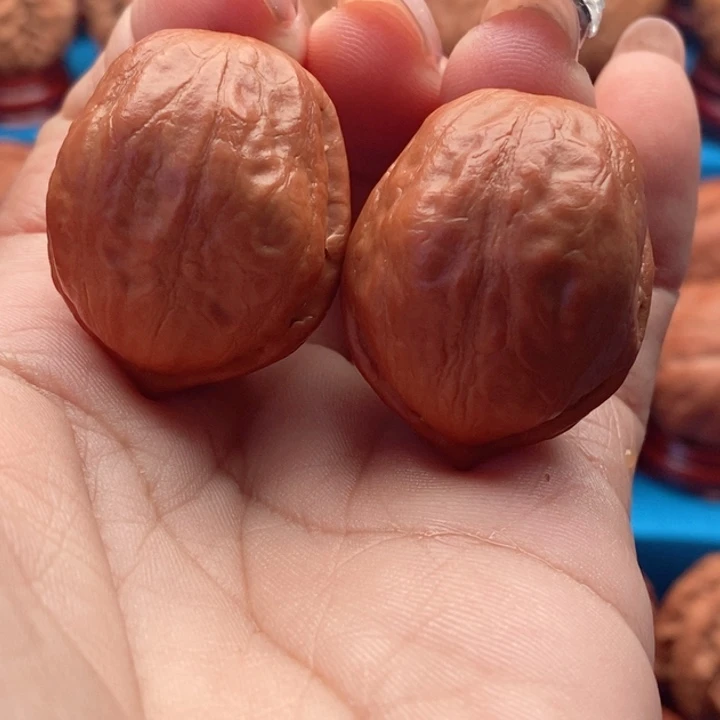核桃精品文玩核桃手捻一抹红