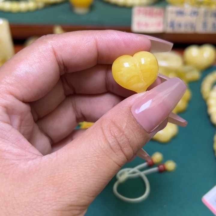 蜜蜡未镶嵌珠宝奇石