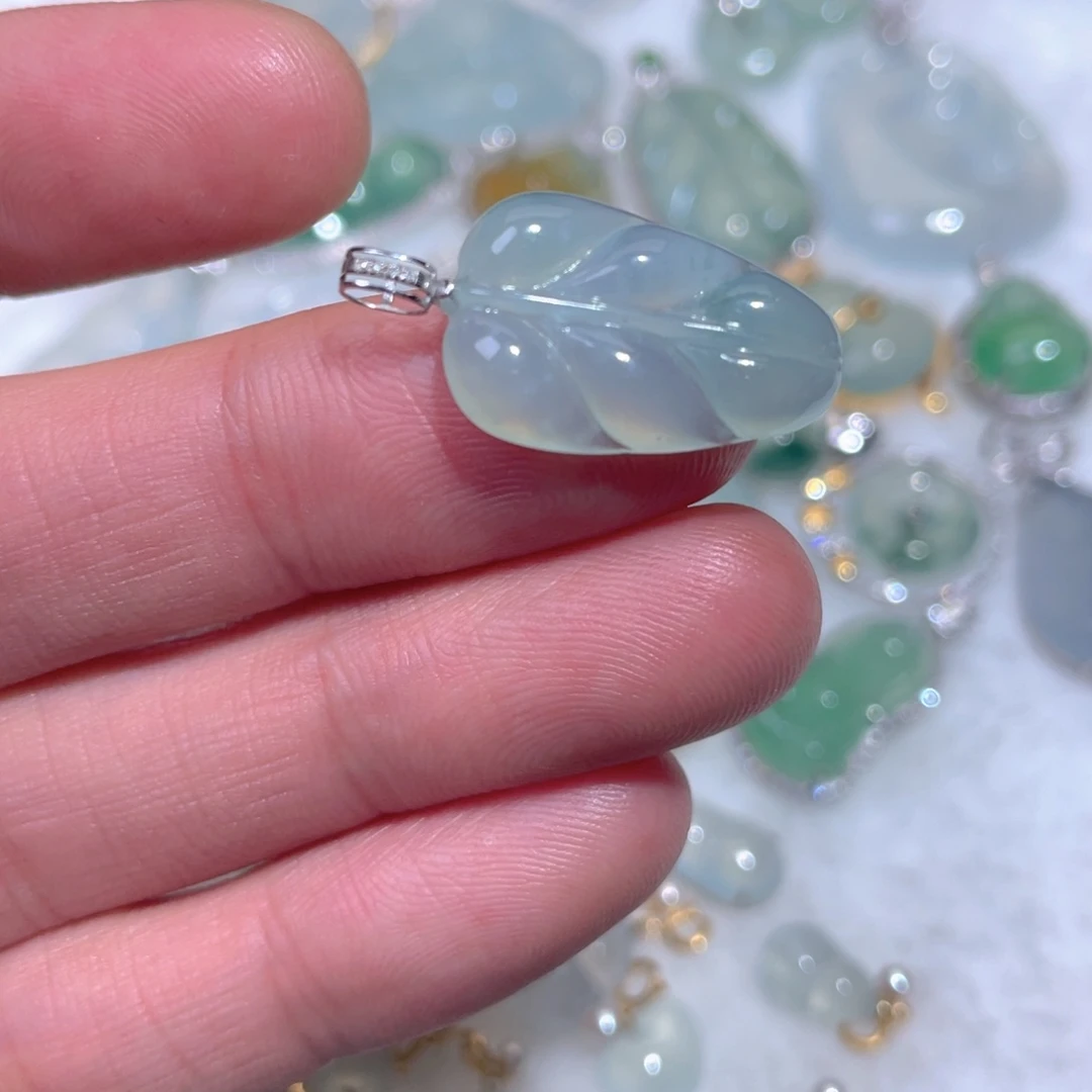 翡翠18K金镶嵌颈饰翡翠