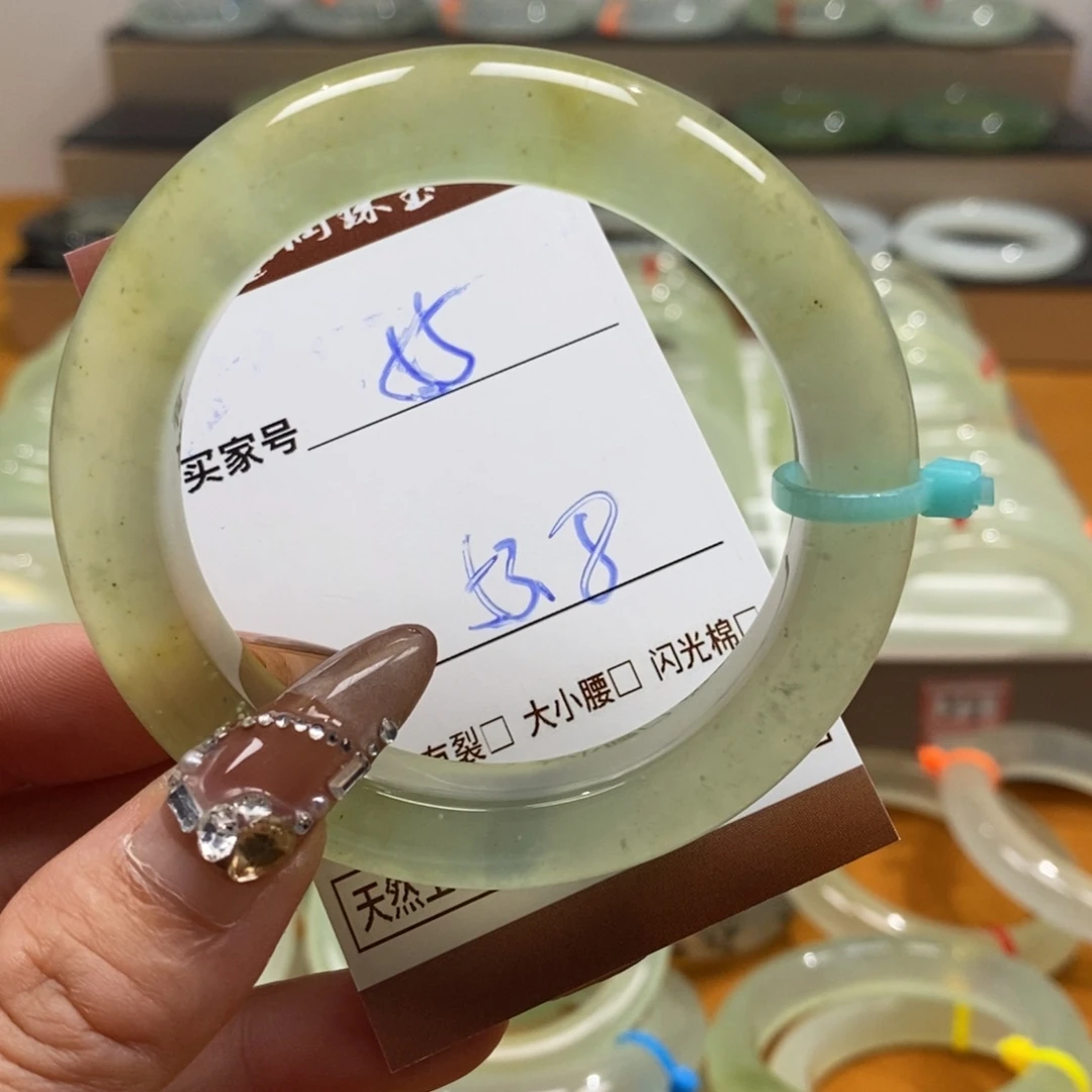 啷***啷未镶嵌蛇纹石玉手镯