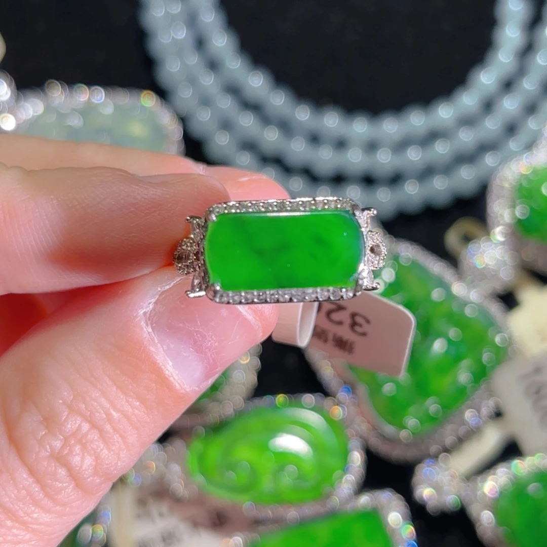 翡翠银S925镶嵌颈饰马鞍