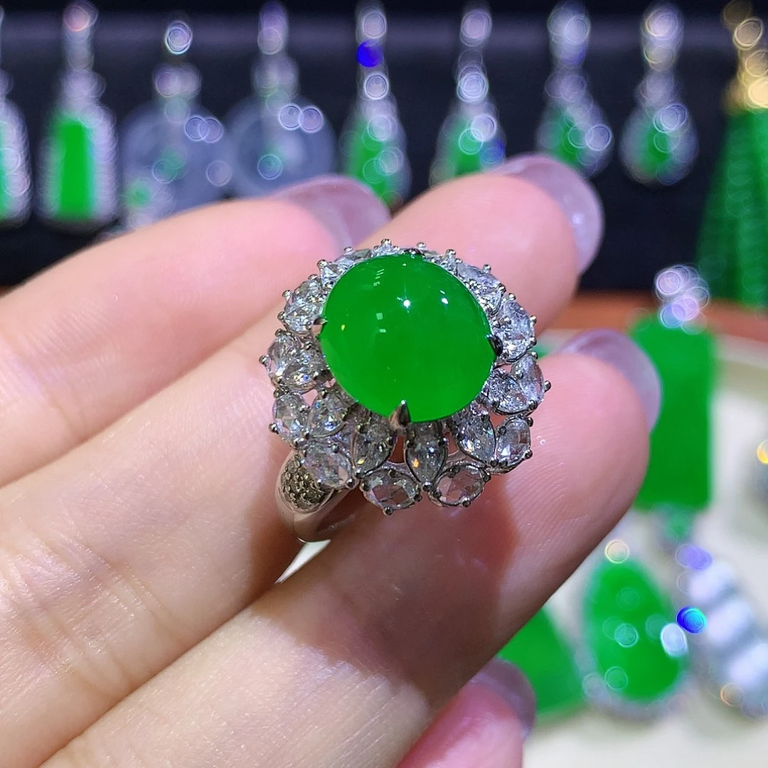 翡翠18K金镶嵌戒指高冰满绿