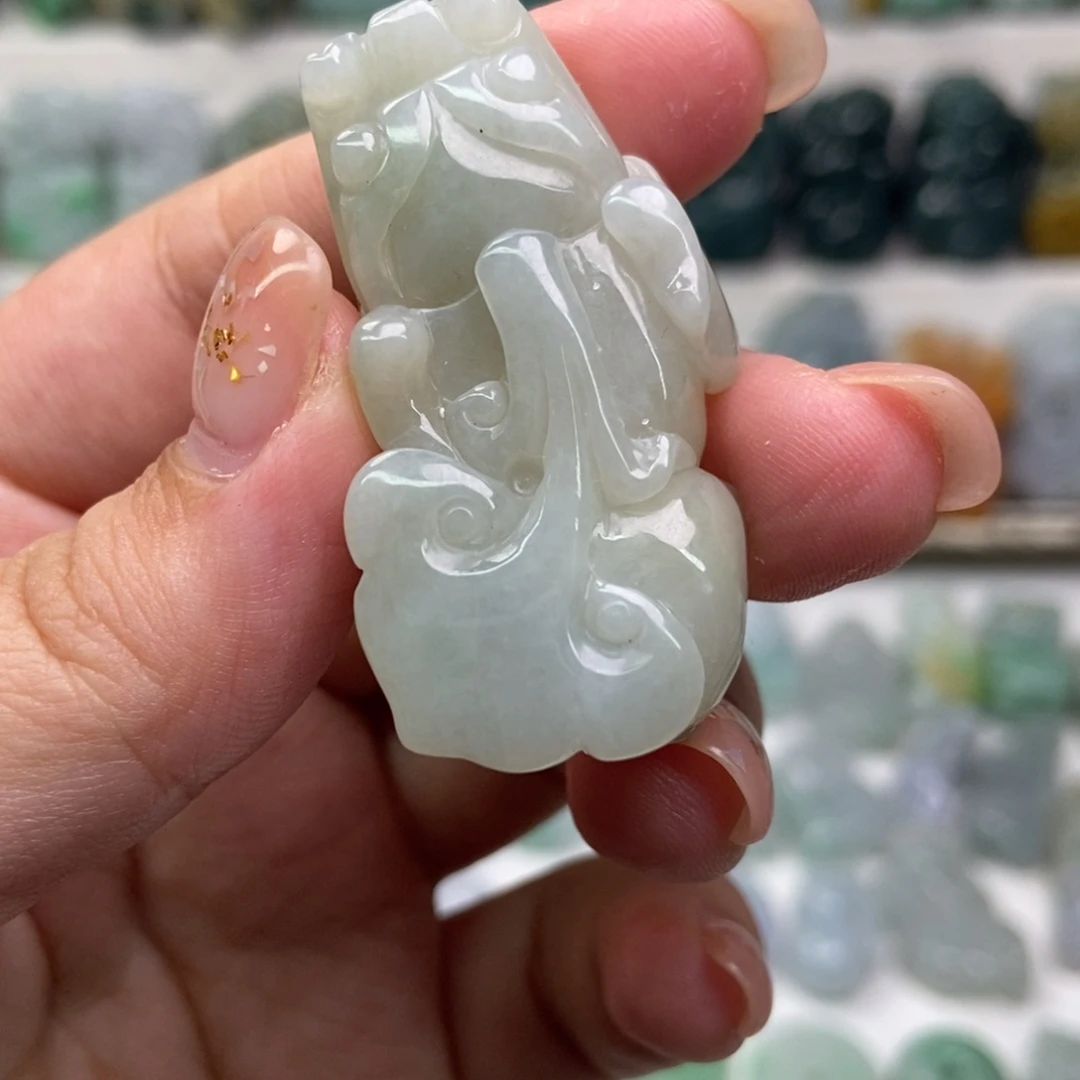 翡翠未镶嵌吊坠(赠链)