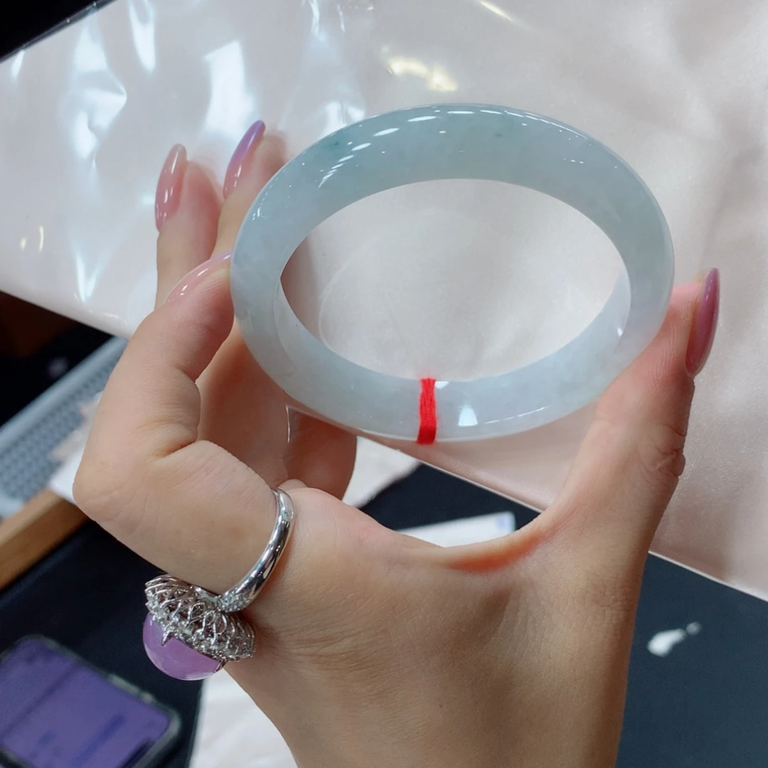 翡翠手镯未镶嵌麼*买断