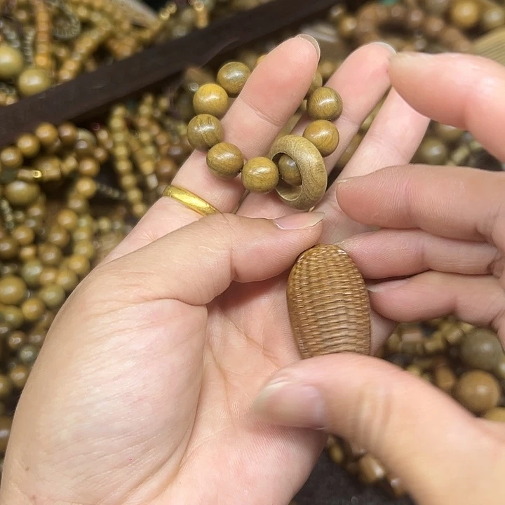 维腊木（绿檀）无事牌