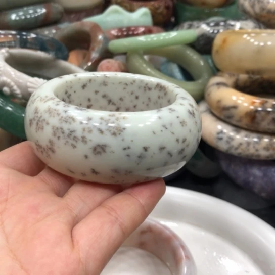 未镶嵌石英质玉珠宝半成品26