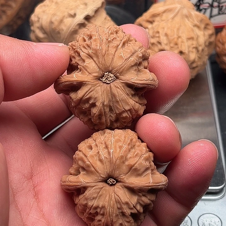 文玩核桃把件血麒麟