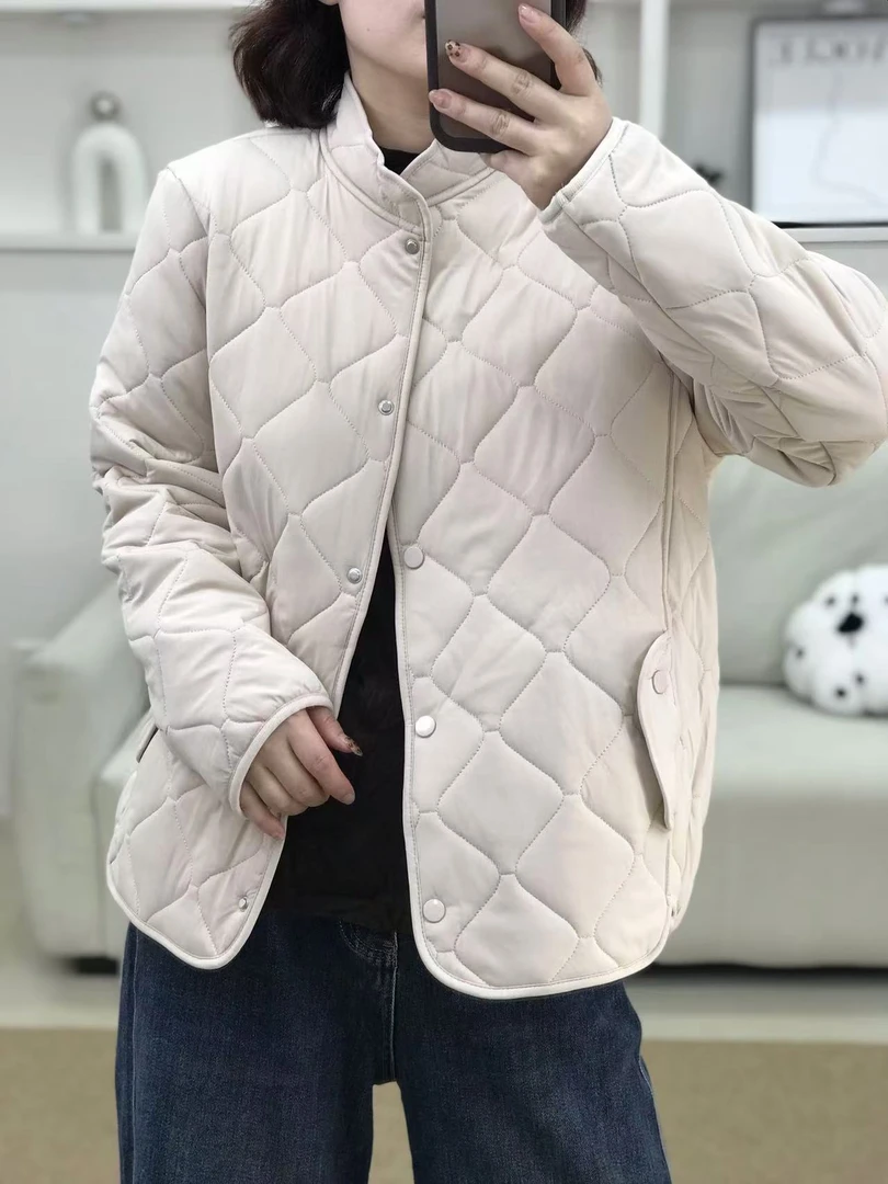 {莹莹推荐}82502秋季大码女装百搭显瘦暗扣菱格棉衣外套