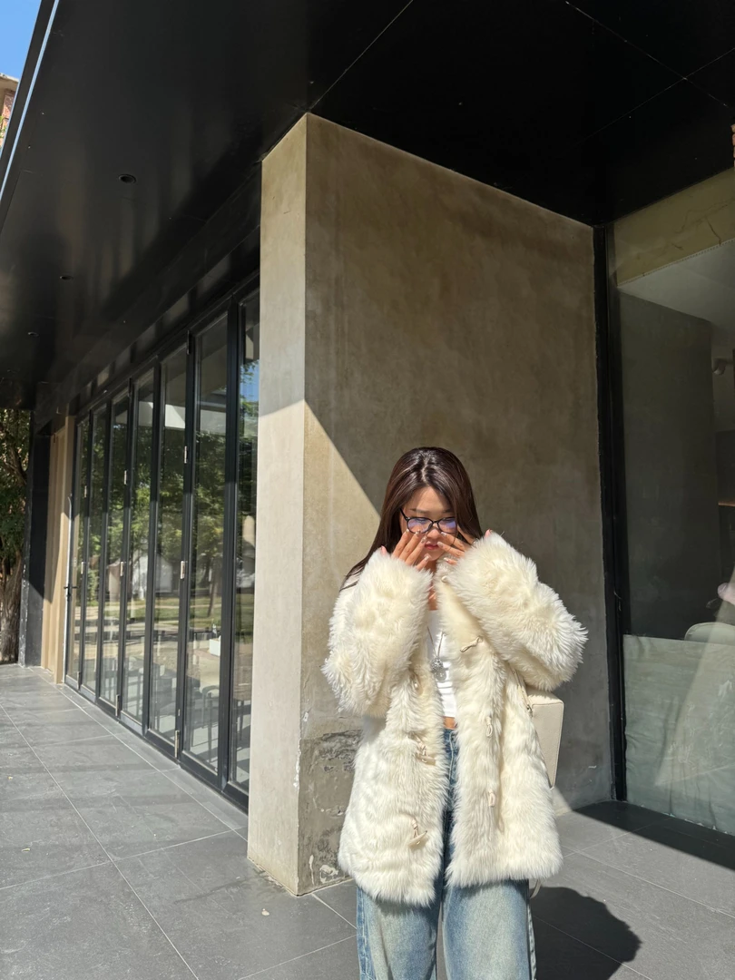 Avril2025"油画栀子 "进口托斯卡纳羊皮毛一体翻领皮草外套26212~