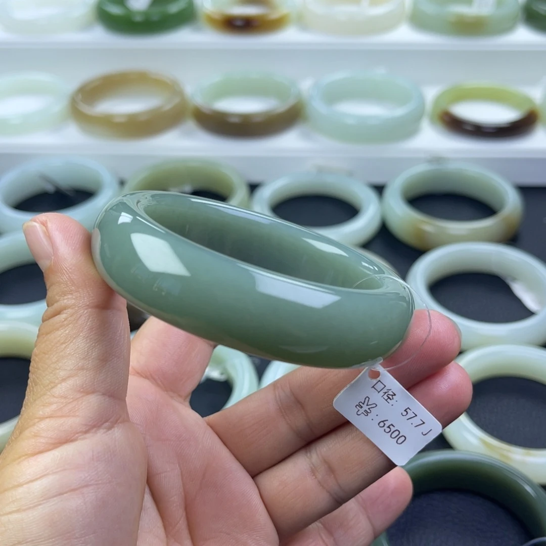 和田玉未镶嵌手镯