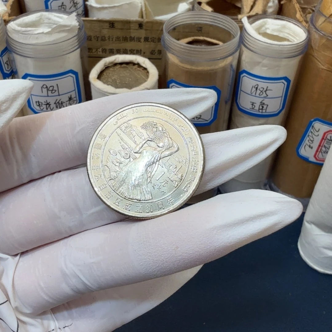 其他普通金属摩*新疆自治区一枚扣盒原卷拆封