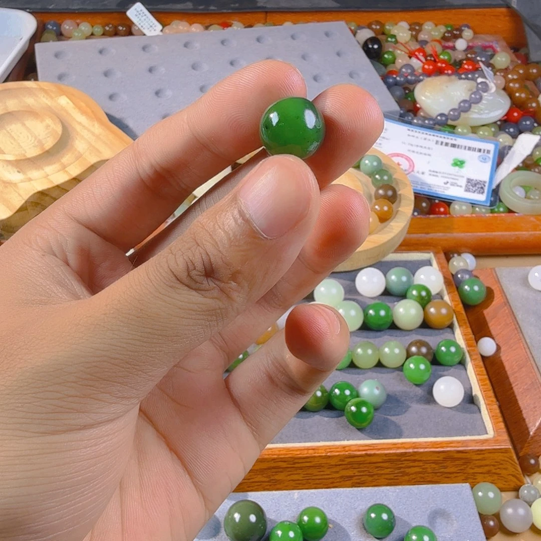 手链未镶嵌和田玉卡14俄罗斯碧玉入门级有老红牌黑点纹裂棉等瑕疵