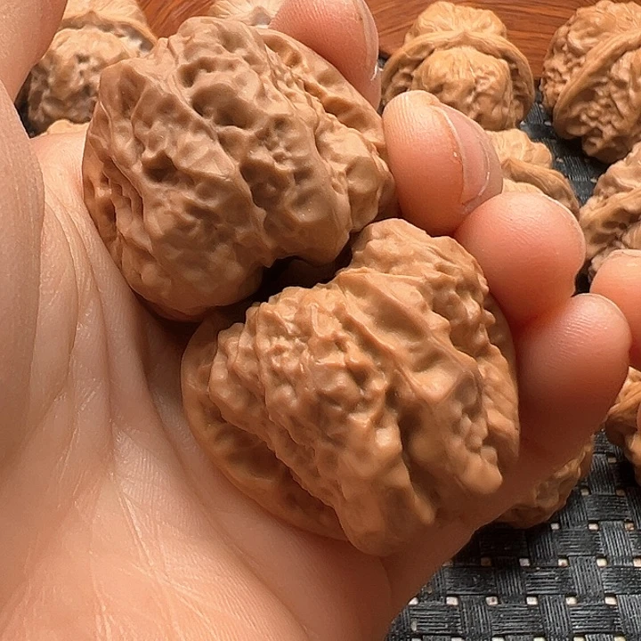 文玩核桃把件暖*灬边36左右