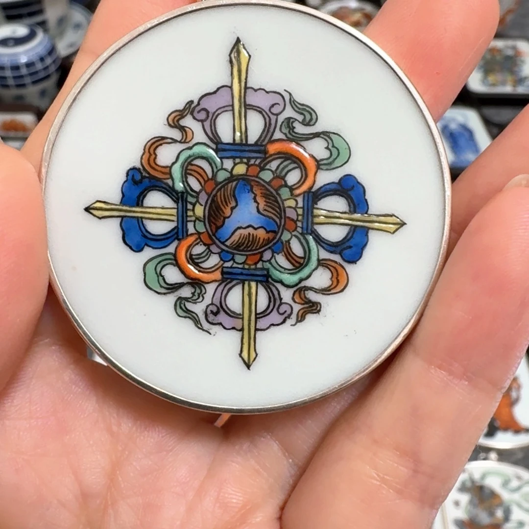 用***3瓷片粉彩包银金刚杵挂件