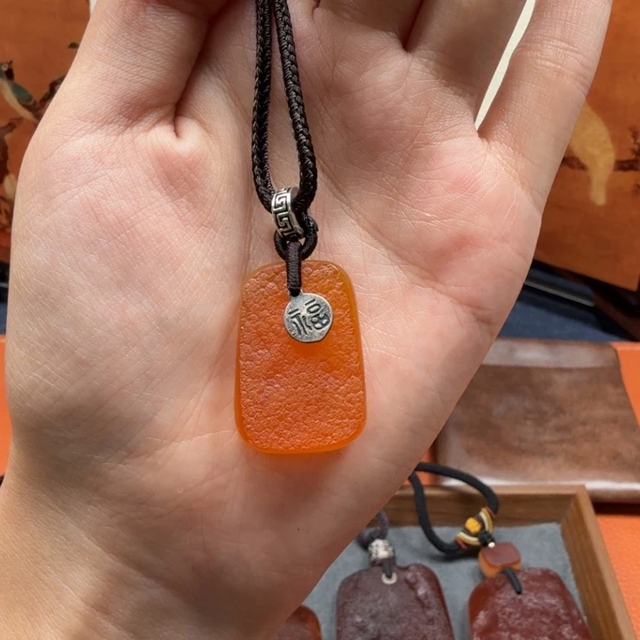 蜜蜡未镶嵌吊坠(赠链)