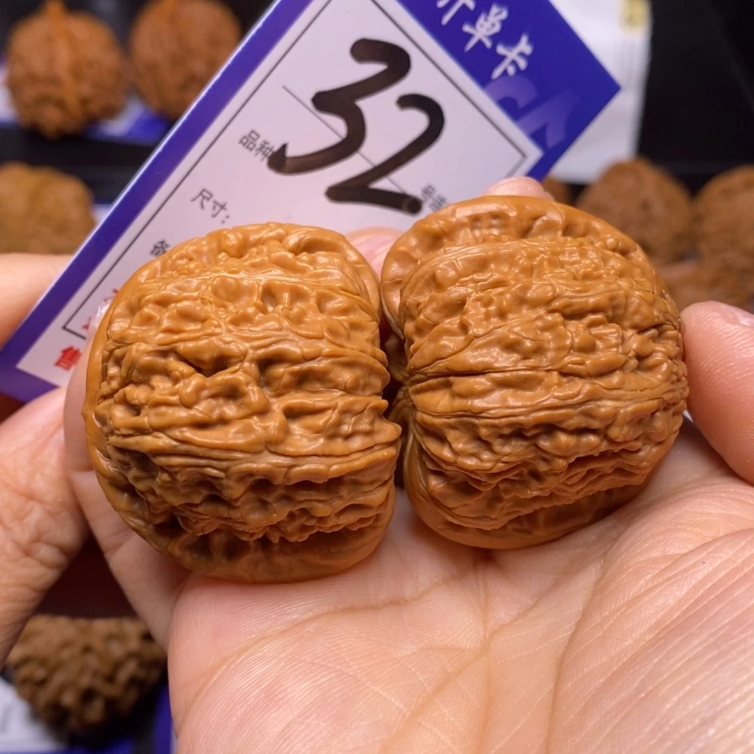 文玩核桃把件32号闷白42尺