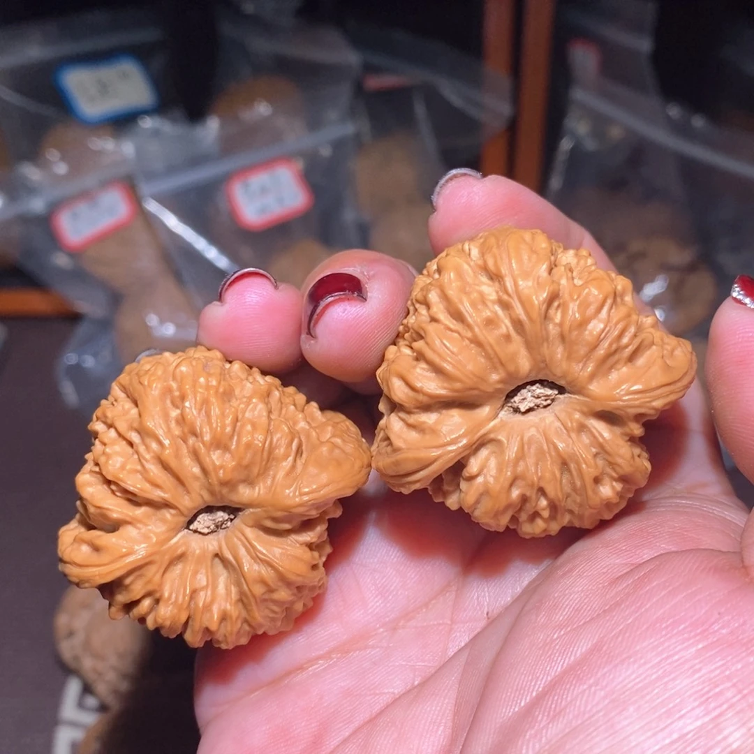 郭***生把件文玩核桃南疆石