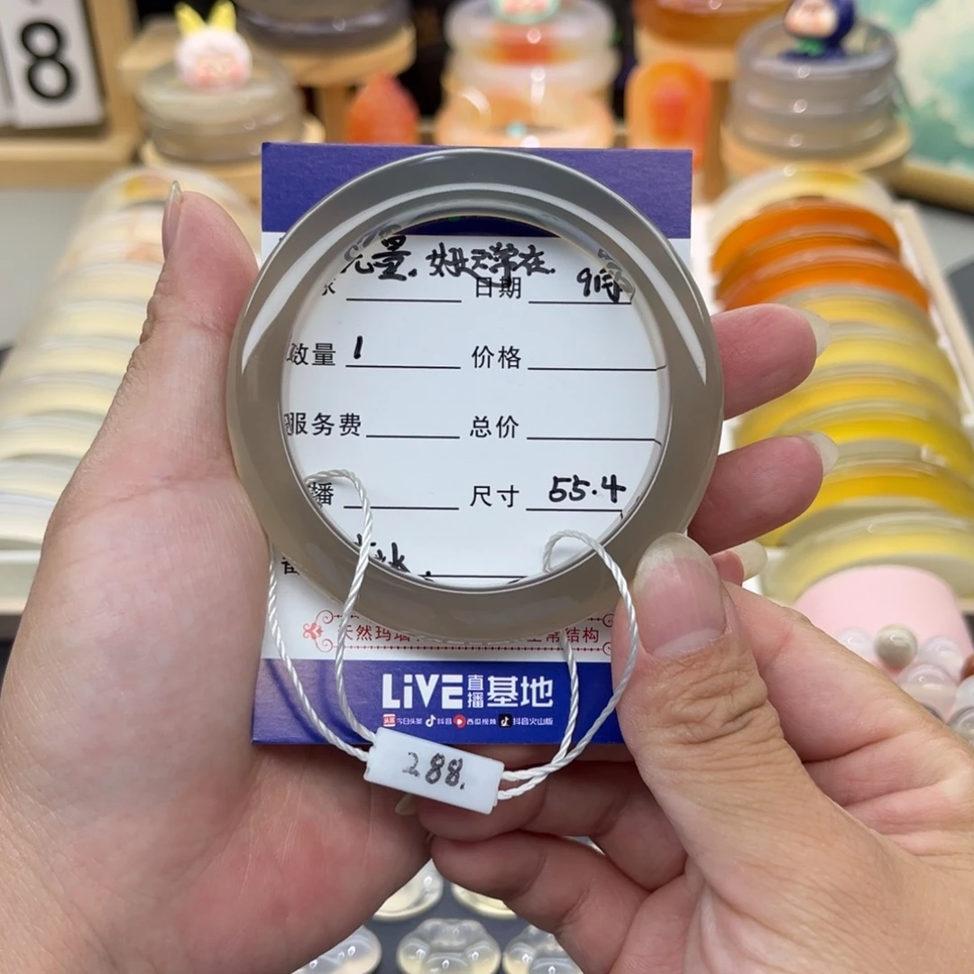 钱****手镯玛瑙/玉髓未镶嵌