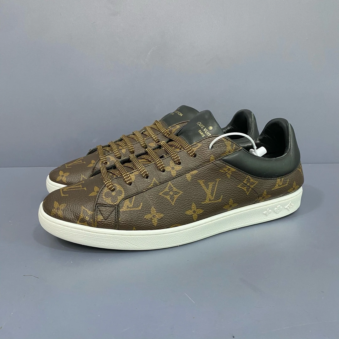 95新 LouisVuitton/路易威登 43码满印板鞋 休闲鞋 总体很新  285