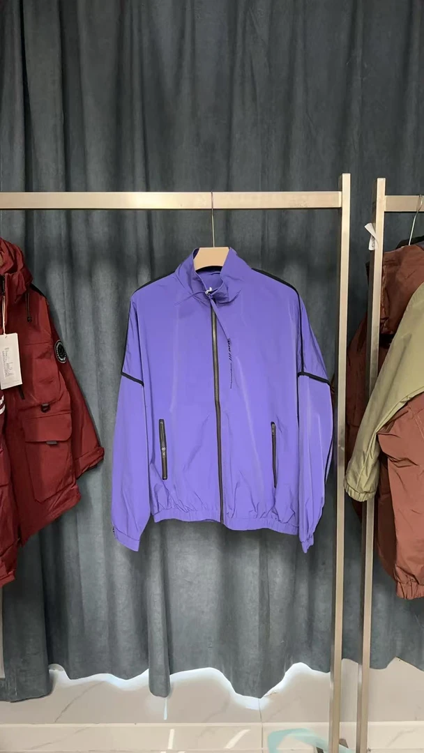 新款时尚百搭情侣大口袋字母钢印连帽夹克外套2513