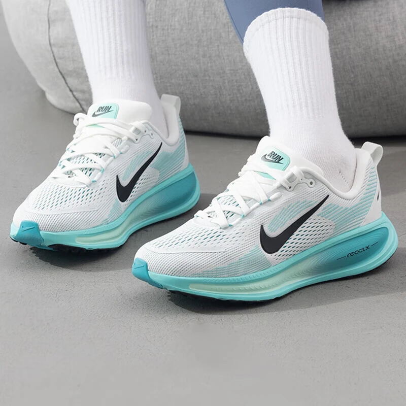 NIKE/耐克大童女鞋25夏新款VOMERO 18运动休闲轻便透气回弹跑步鞋