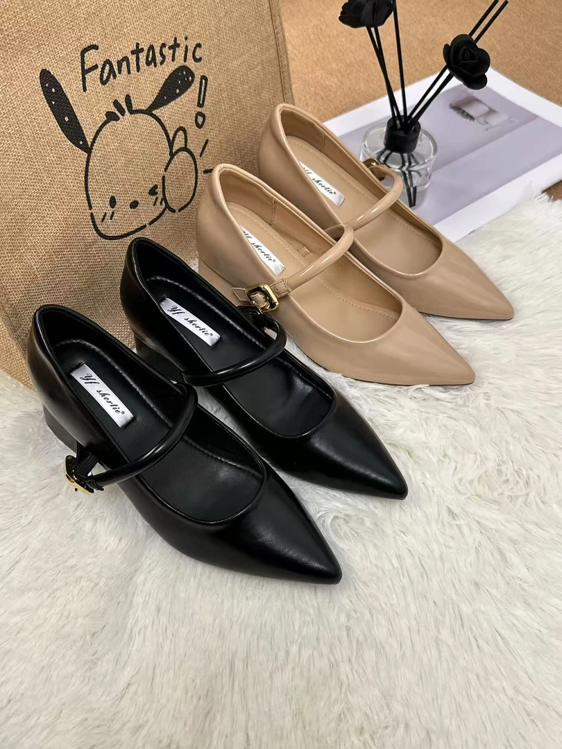 玛丽珍内增高尖头耐磨皮带扣单鞋女平底粗跟气质尖头鞋法式黑色