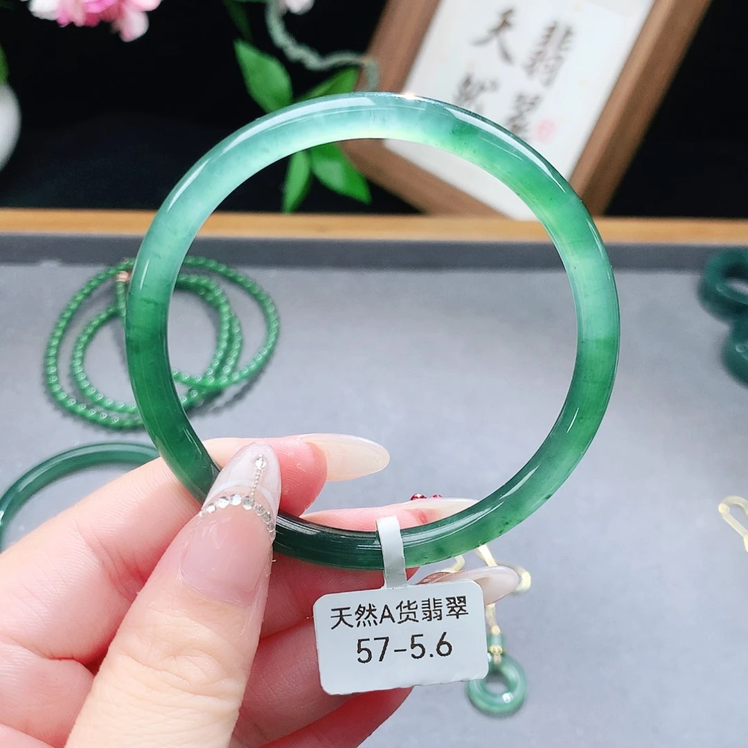 翡翠手镯（圆镯）未镶嵌