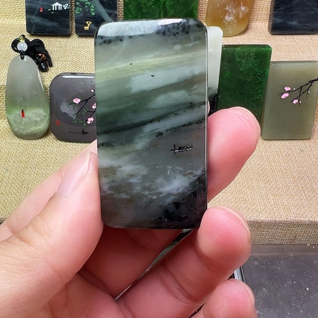 独山玉颈饰未镶嵌