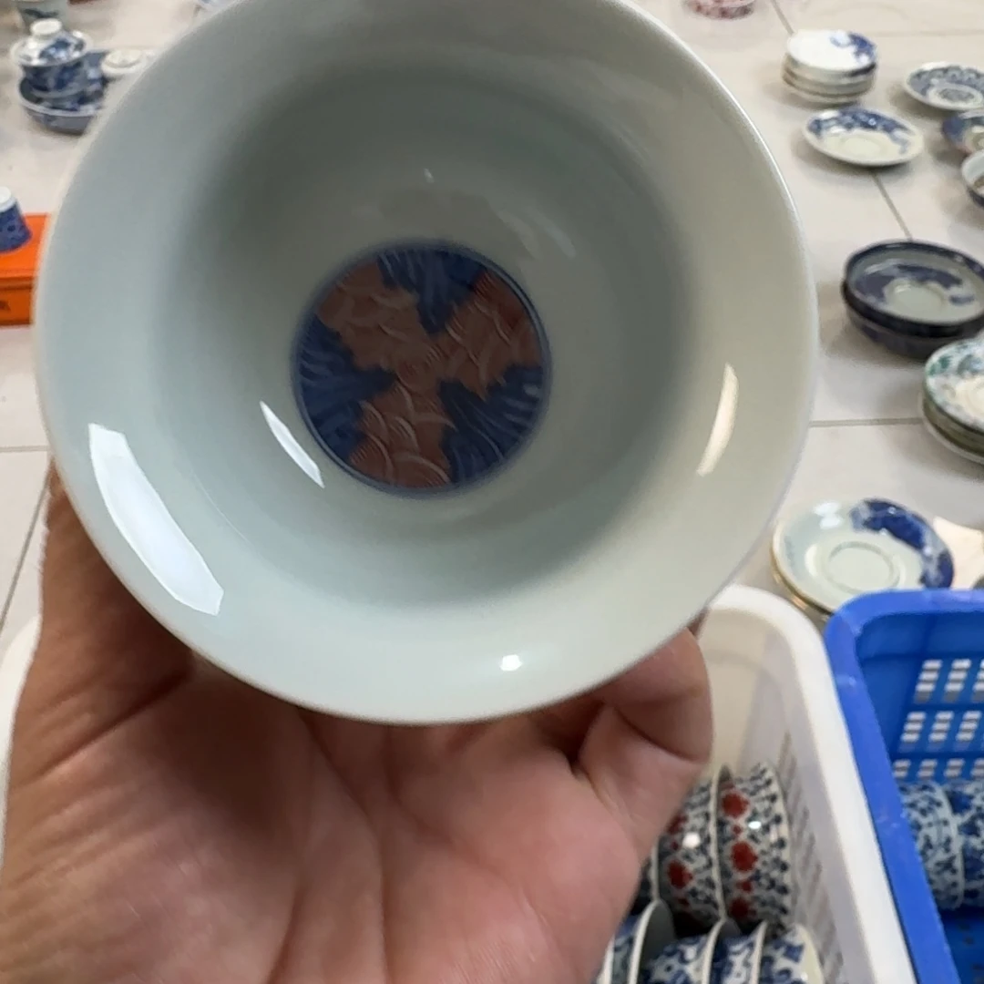 陶摆件麒麟踏浪大压手