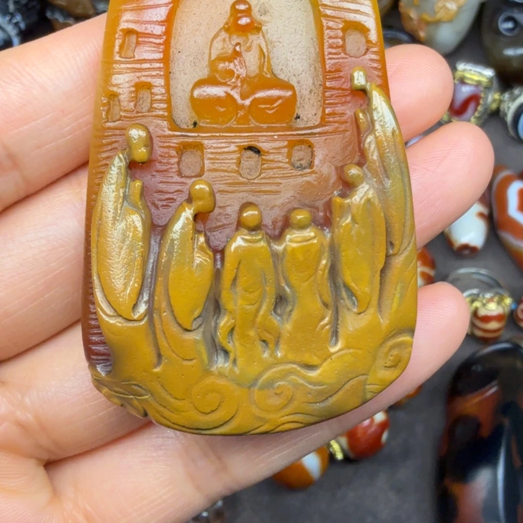 邬***顺玛瑙/玉髓未镶嵌颈饰