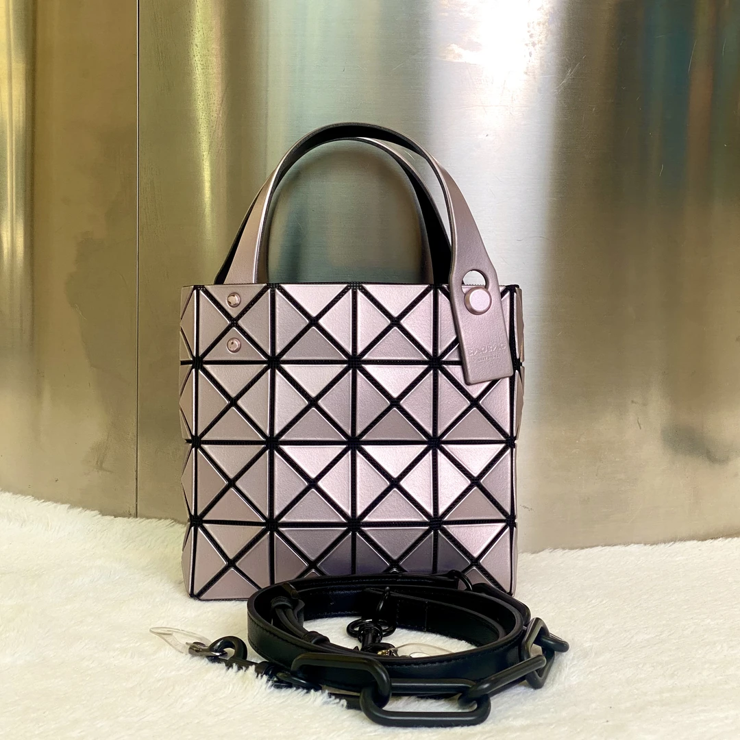 99新 Issey Miyake/三宅一生 古有98新三宅一生斜挎包4986