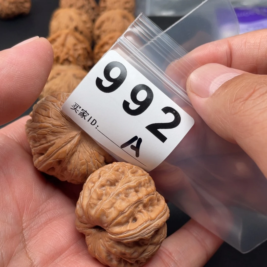 文玩核桃吊坠我***强元宝