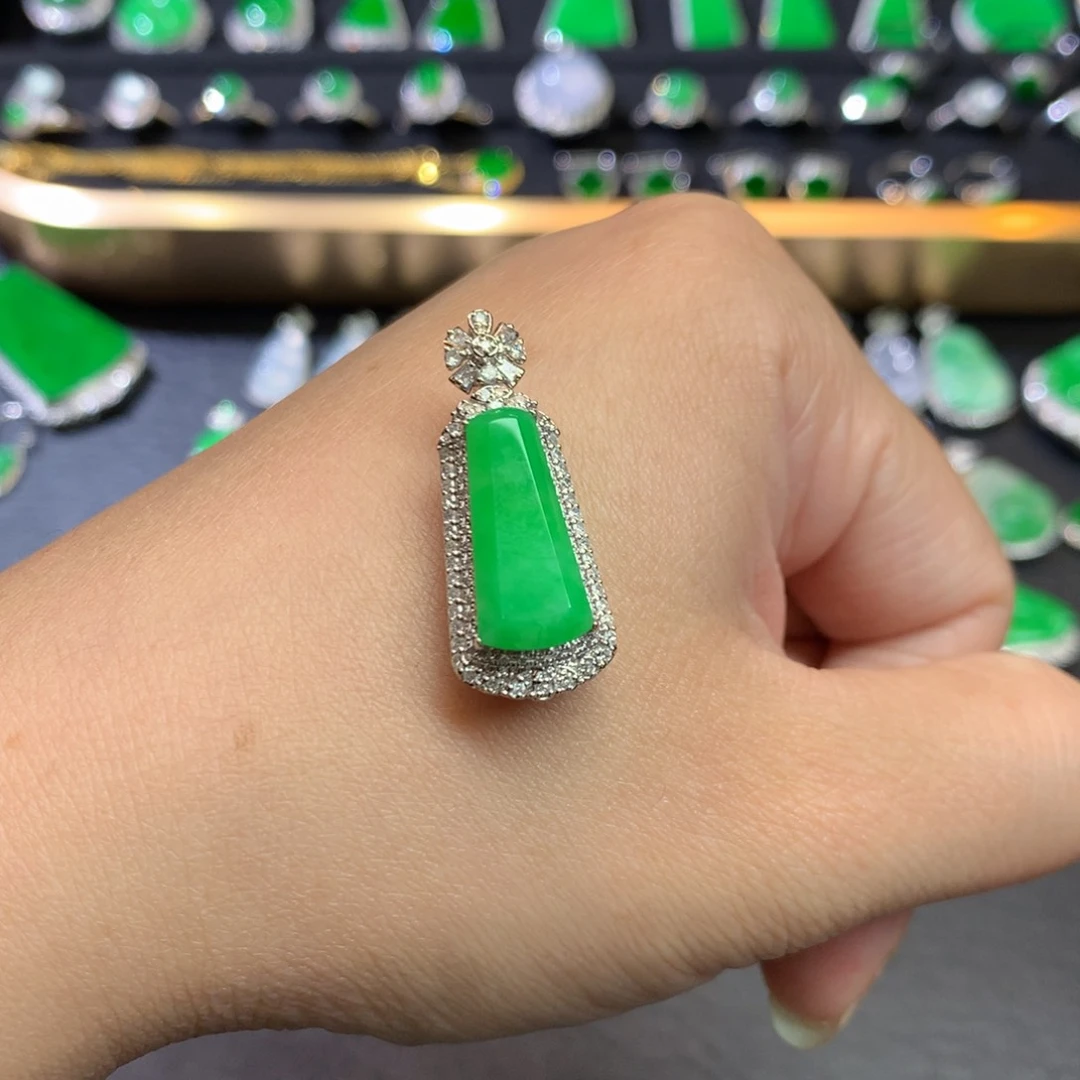 翡翠吊坠(不含链)18K金镶嵌