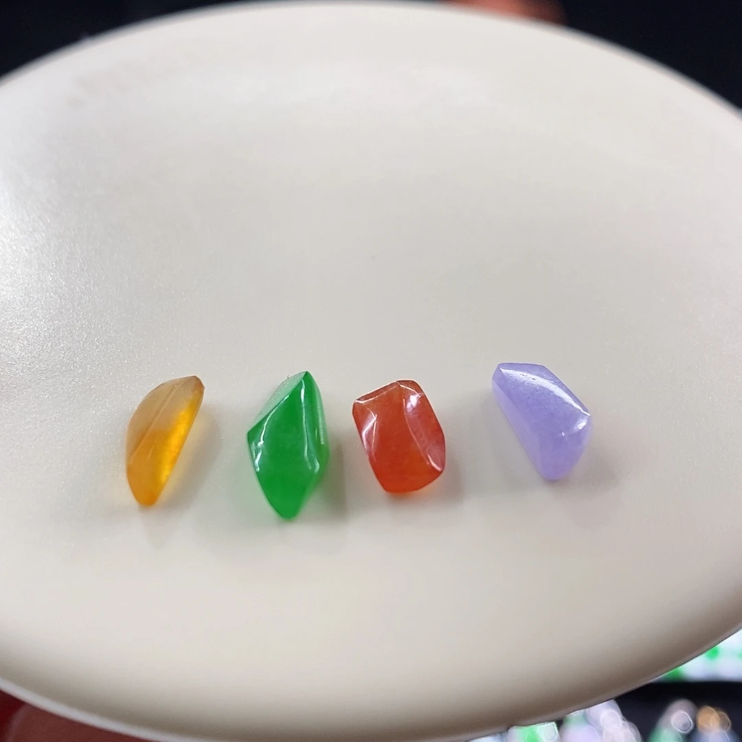 颈饰未镶嵌翡翠一手