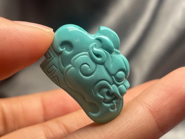 原矿绿松石高瓷龙牌 尺寸21x29x11mm 克重7.3g