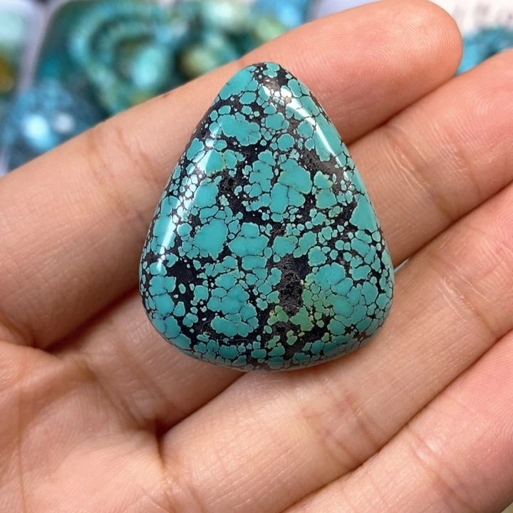 绿松石未镶嵌颈饰