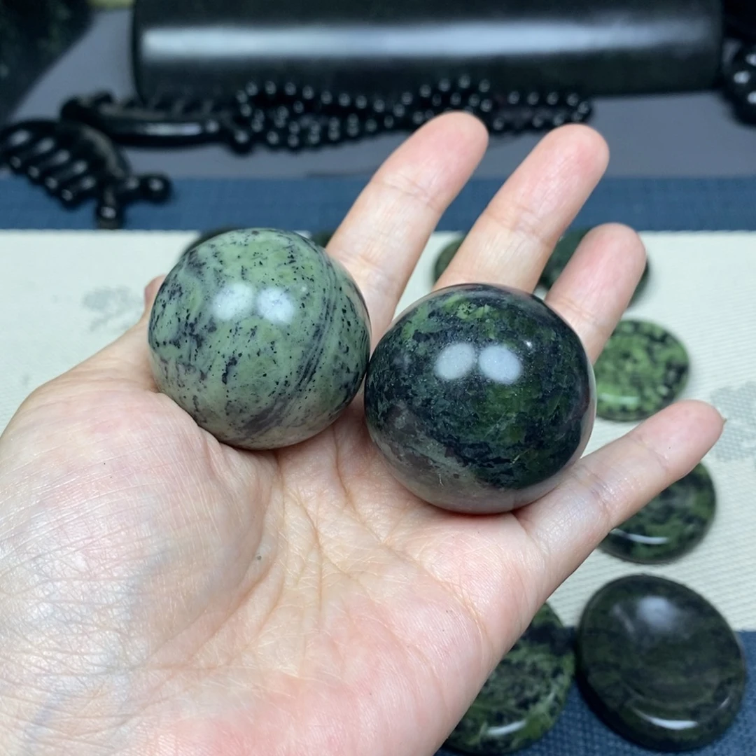 乐****蛇纹石玉未镶嵌4cm手球一对瑕疵款