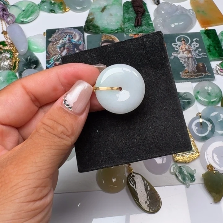 翡翠未镶嵌颈饰吊坠