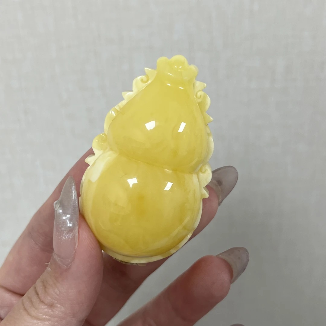 天然原矿无优化无烤色无补胶无煮蜜无辐照蜜蜡吊坠（二五）