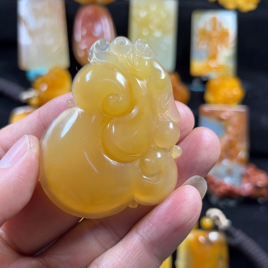 石英质玉（黄龙玉）合金颈饰