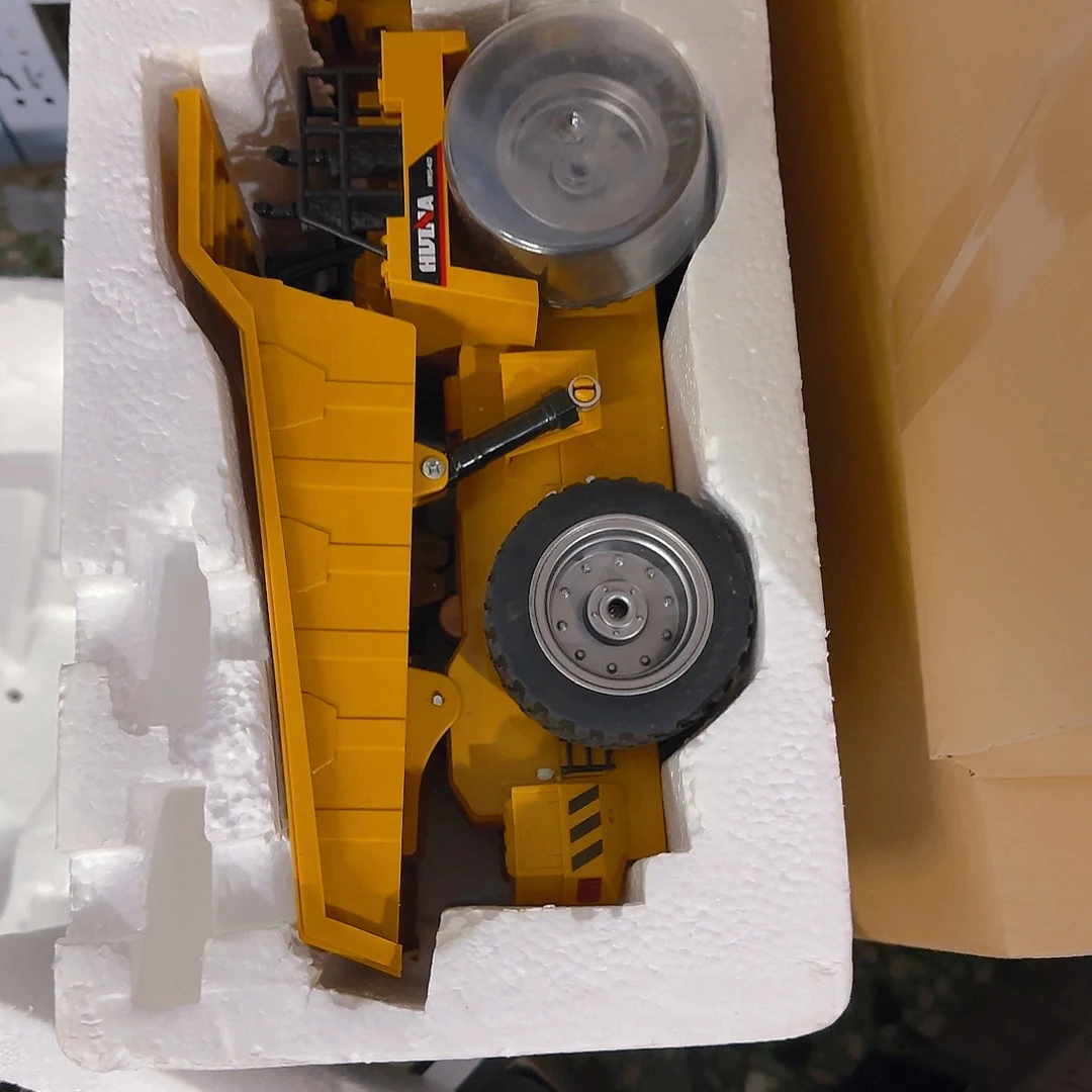 简***-遥控玩具模型瑕疵样品