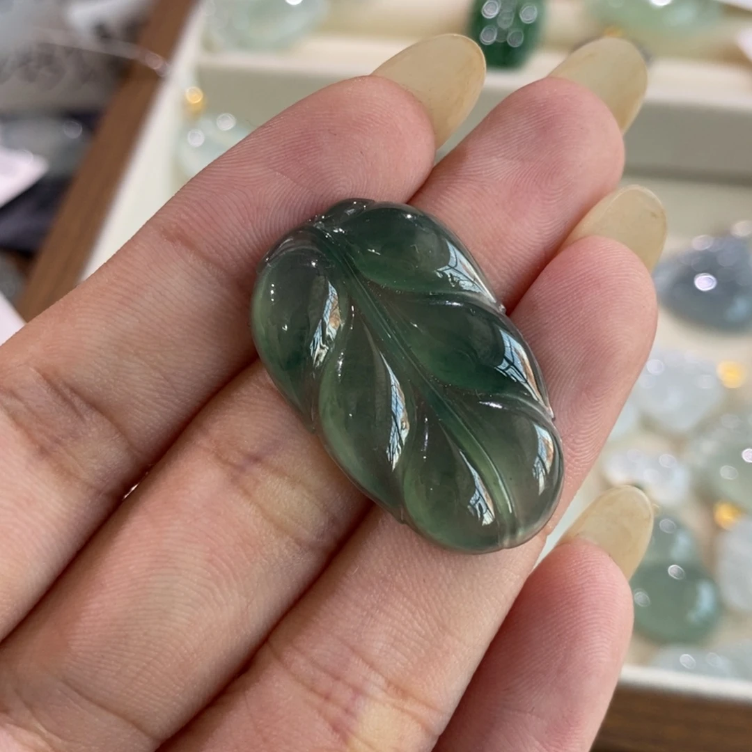 颈饰未镶嵌翡翠叶子
