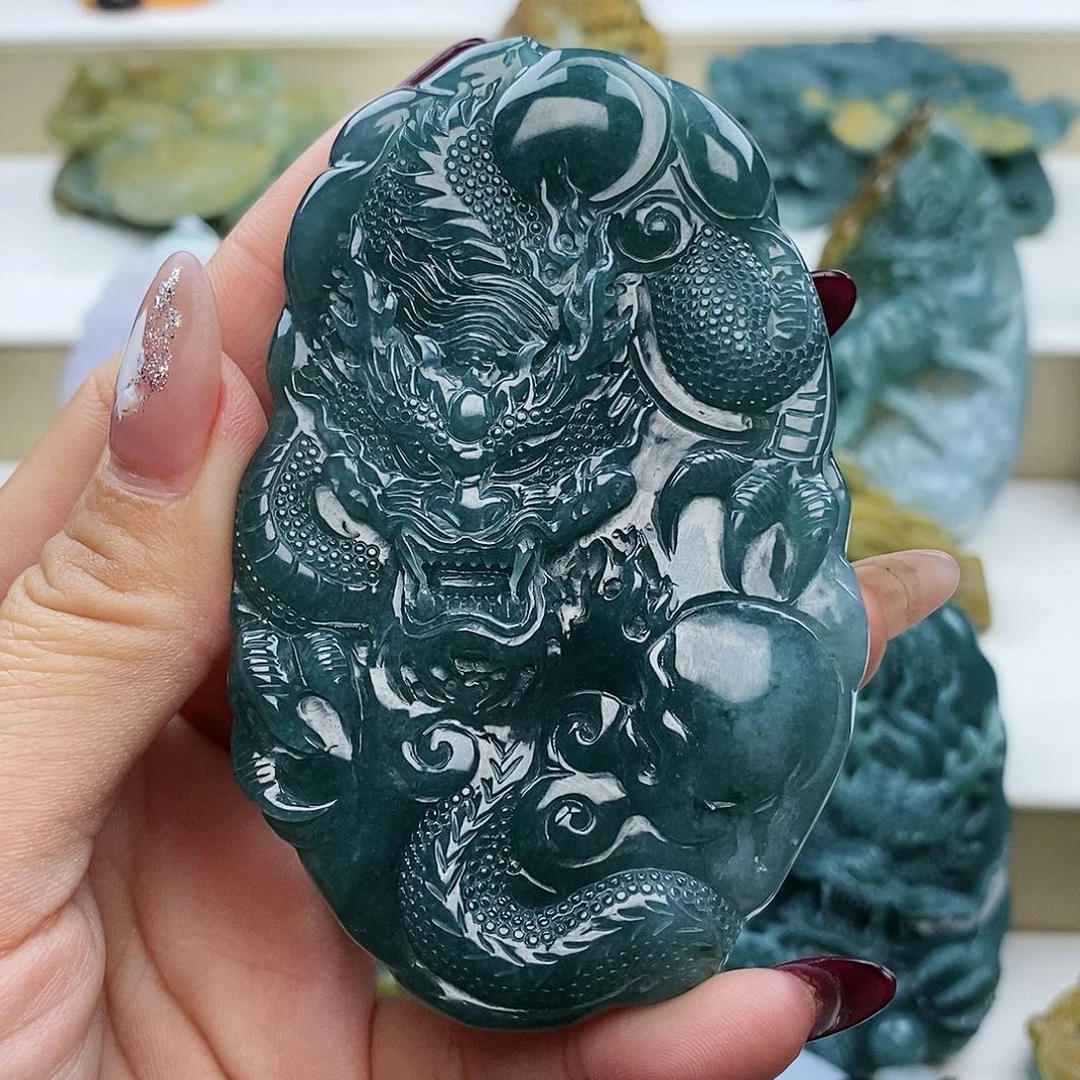 颈饰未镶嵌翡翠龙牌