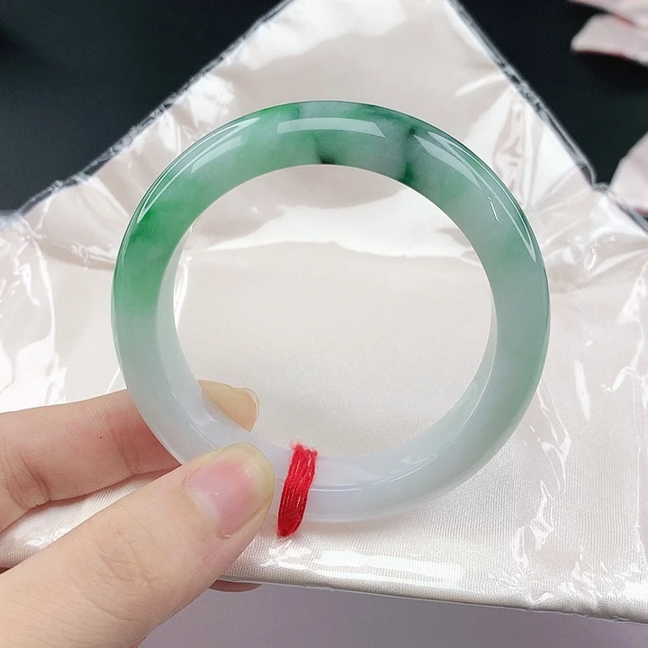 翡翠手镯未镶嵌翡翠099