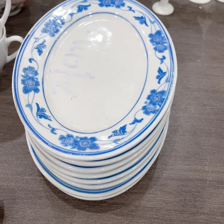 壶釉下五彩的瓷器和瓷器