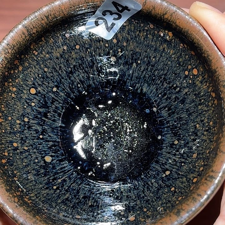 茶盏在我心里的小女孩儿