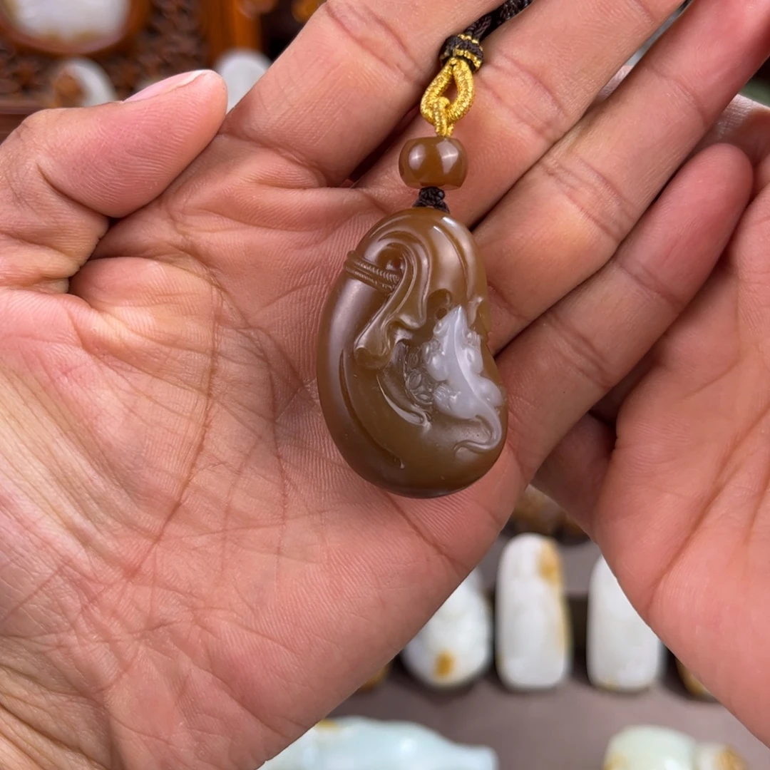 鲤***昭和田玉（糖玉）未镶嵌颈饰